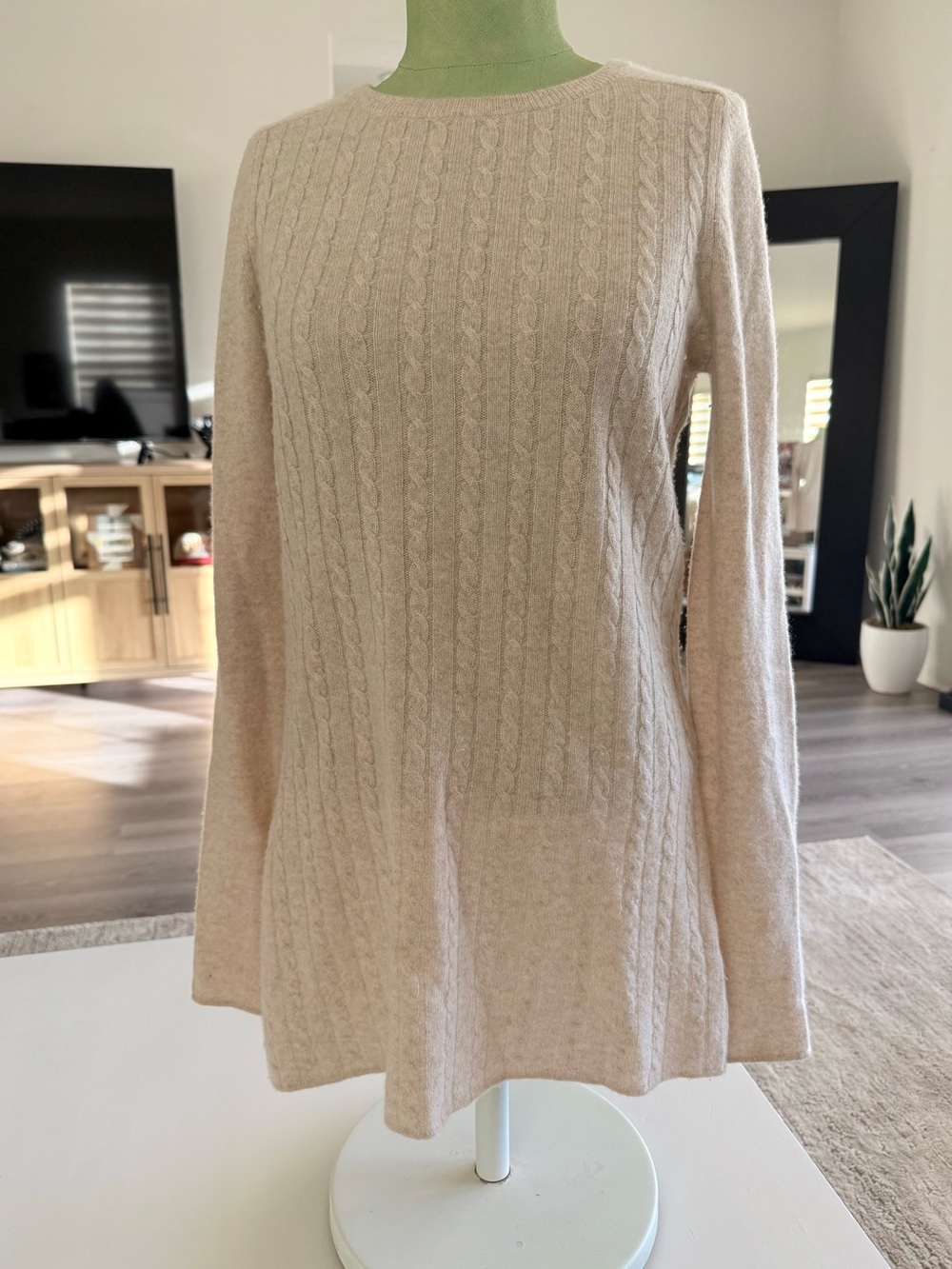AQUA Women's 100% Cashmere cable knit crewneck sweater